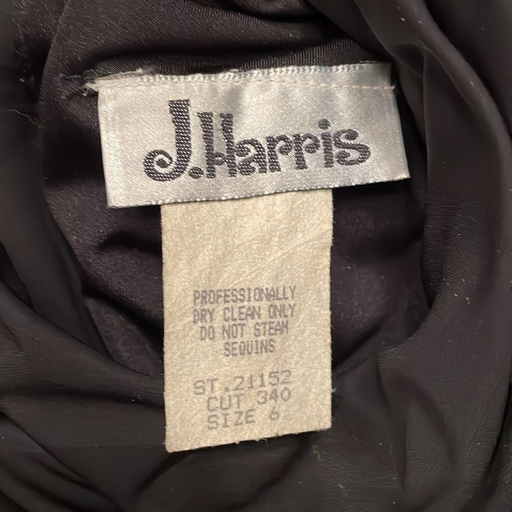 1980s J. Harris black dress. Size 6 measurements below. - Picture 14 of 14